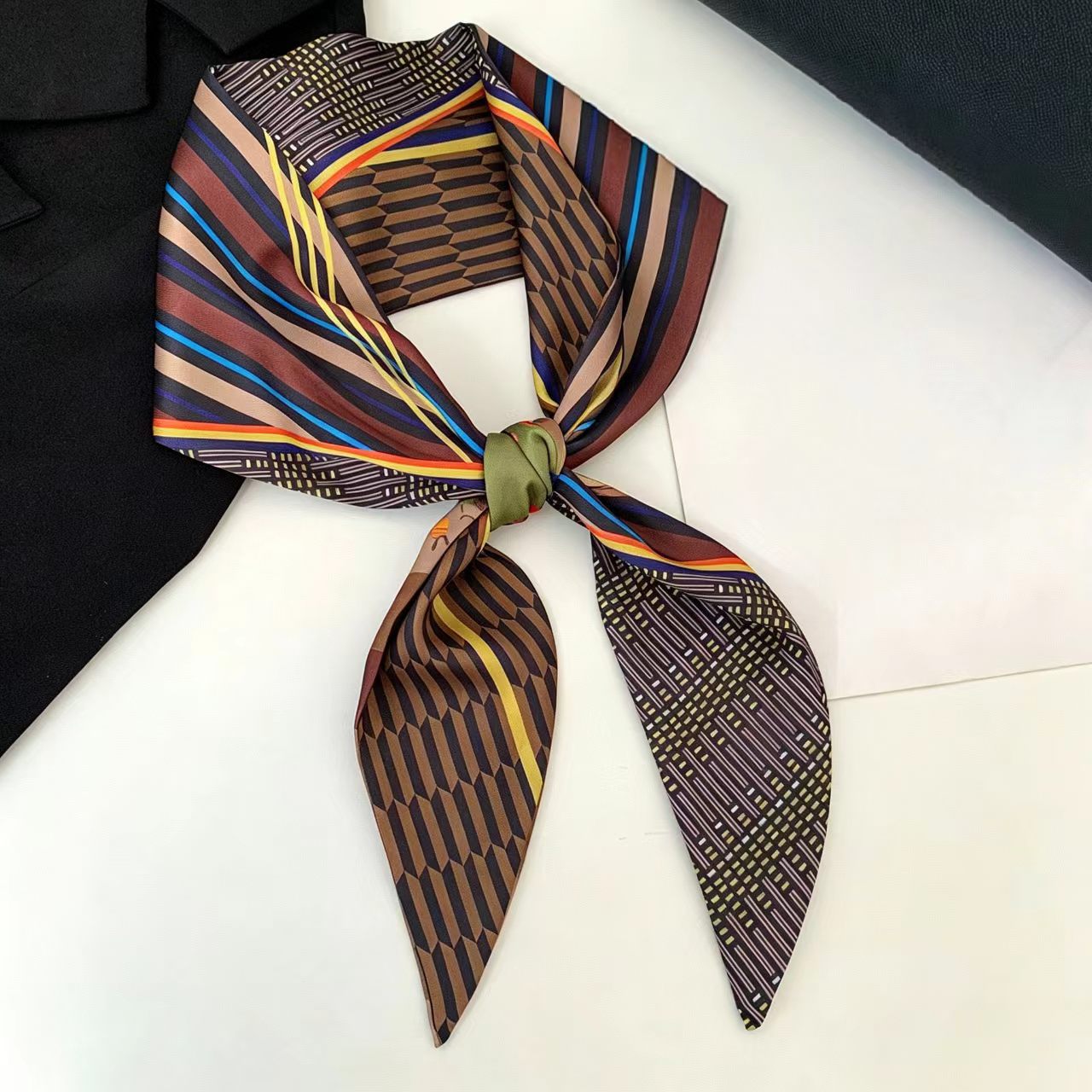 Lenço de Seda Luxuoso Estampad - Silk Neck Scarf avaliação e preço