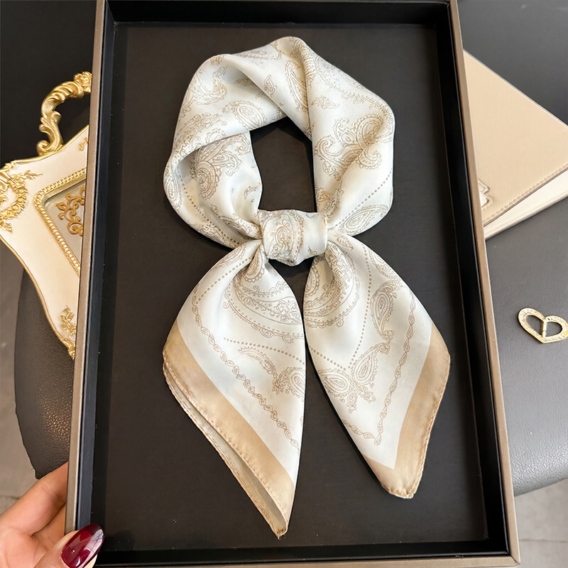 Lenço Quadrado Vintage Bege co - Ascot Neck Scarf avaliação e preço